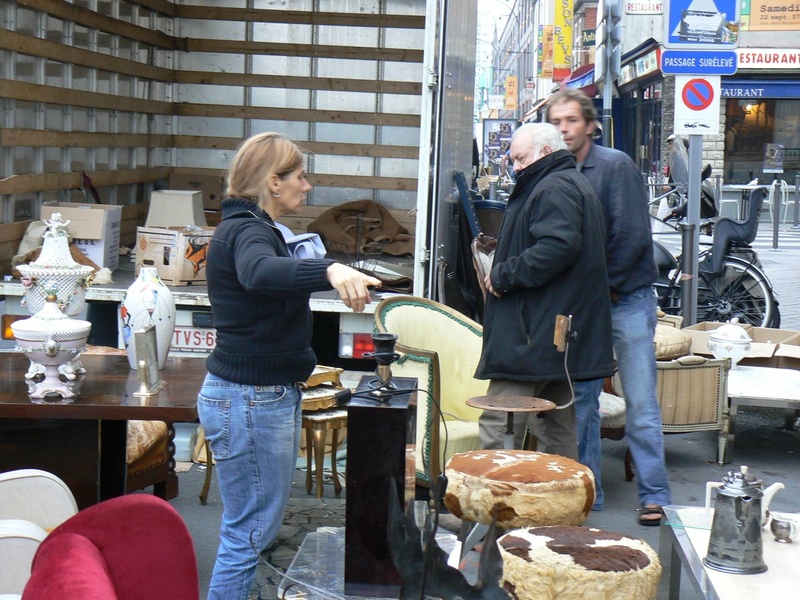un déballage au cul du camion
