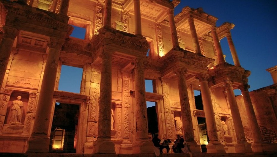Éphèse, vestiges de la bibliothèque de Celsus... get.yourguide.fr