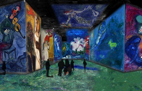 Les Carrières de Lumière font vibrer les couleurs de Chagall !