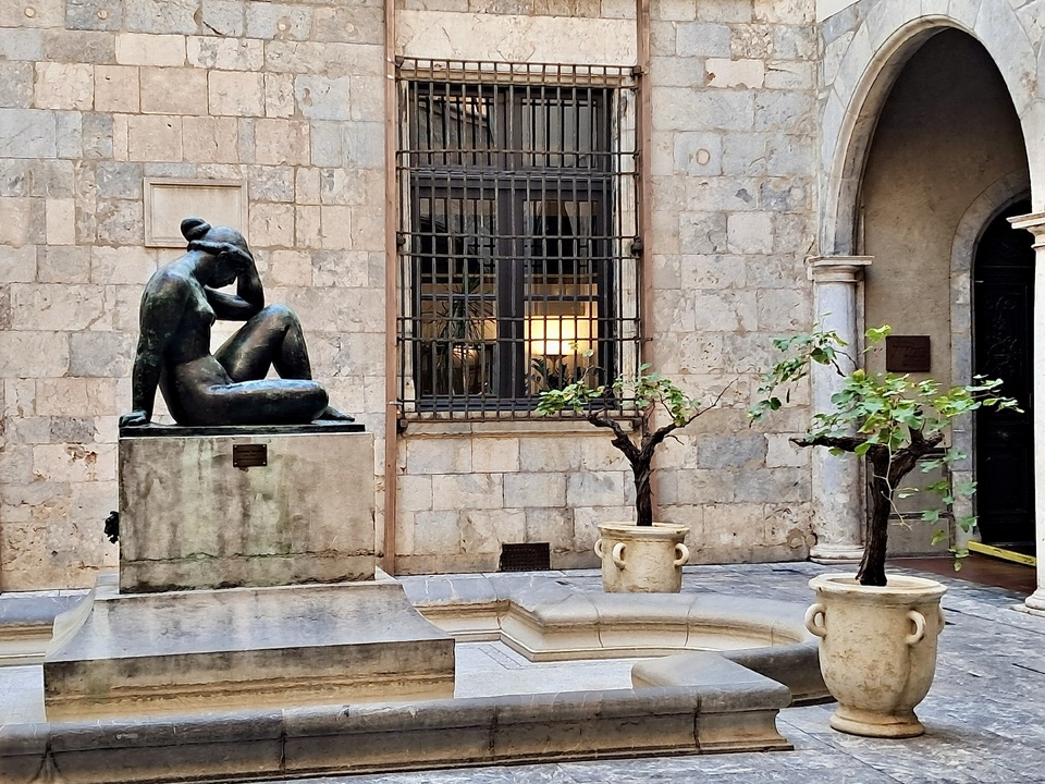 1 La Méditerrannée de Aristide Maillol dans le patio de l'Hôtel de Ville ©Catherine Gary