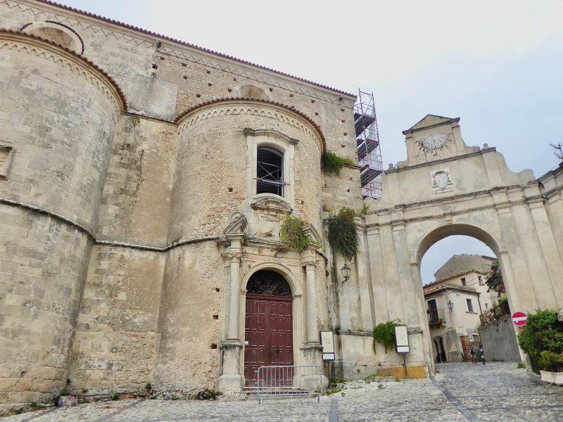 La cathédrale du XIe siècle de Gérace, la plus haute de Calabre ©Catherine Gary
