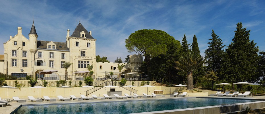 Le Château Les Carrasses situé à proximité des villages de Quarante et Capestang, au bord du canal du Midi, et à une vingtaine de kilomètres de Béziers;  © David Raynal