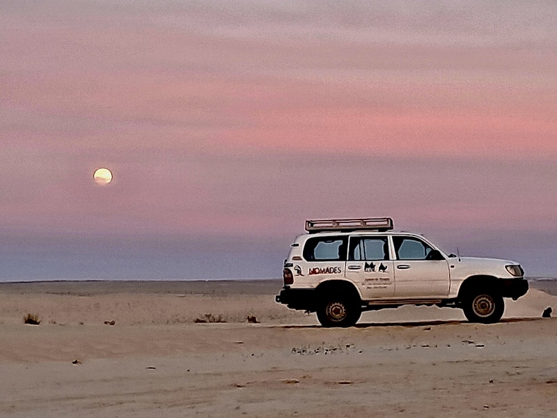 Assister au somptueux coucher du soleil dans le désert Assister au somptueux coucher du soleil dans le désert