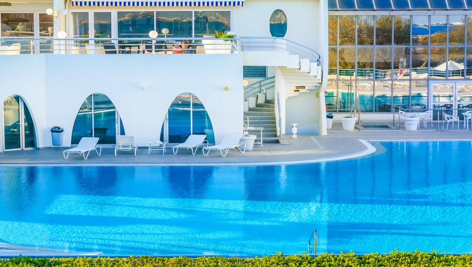 La magnifique piscine Corallines-Thallaso où nombreux sont les soins, et rituels côté thalasso, et côté Spa, avec une année placée sous le signe de la perte de poids.© Thalasso Corallines La Grande Motte