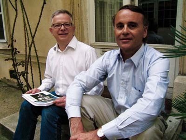 Les heureux co-fondateurs des guides touristiques "Le Petit Futé" : Dominique Auzias et Jean-Paul Labourdette. © Le Petit Futé Les heureux co-fondateurs des guides touristiques "Le Petit Futé" : Dominique Auzias et Jean-Paul Labourdette. © Le Petit Futé