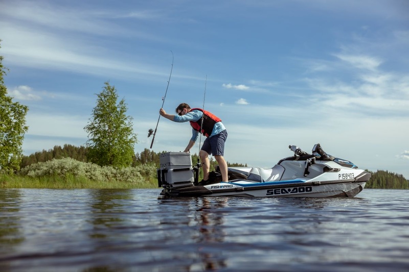 GLISSE DOUCE EN SEA-DOO SUR LES LACS FINLANDAIS