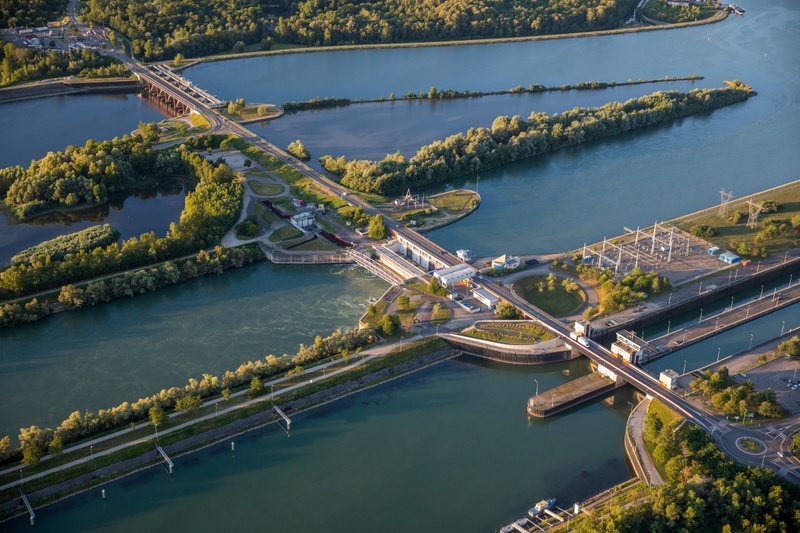 Centrale hydroélectrique, barrage mobile et Passe à poissons de Gambsheim ©Tristan Vuano