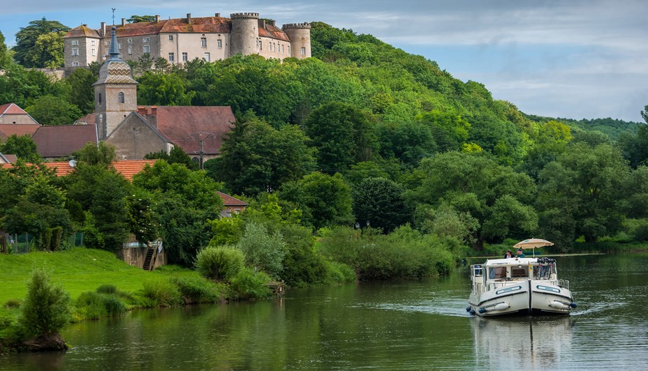 Croisière sur la Saône et le Canal du Centre (Bourgogne) © Locaboat Croisière sur la Saône et le Canal du Centre (Bourgogne) © Locaboat