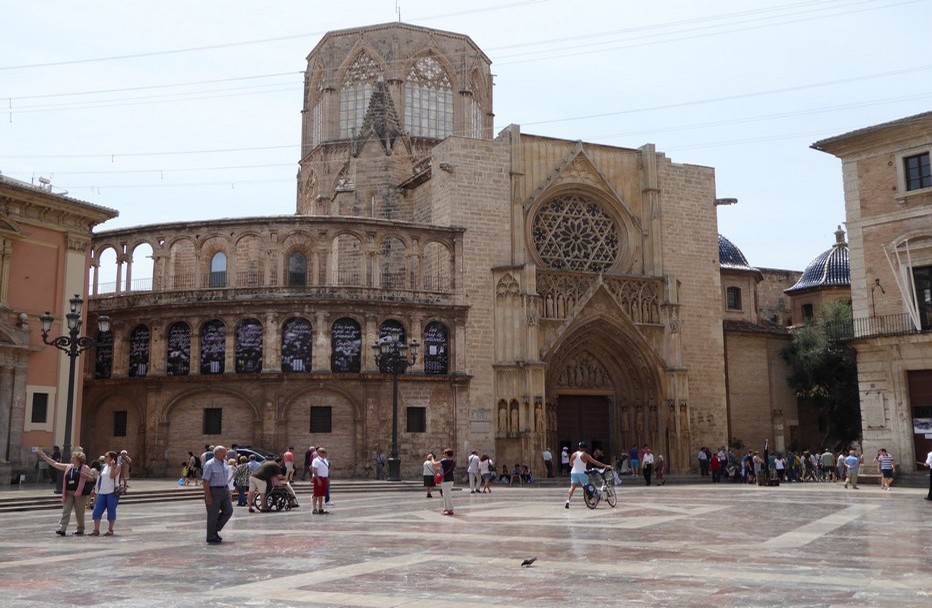 Troisième ville d’Espagne, Valence a le cœur grand ouvert sur un  patrimoine ancestral et les audaces de sa modernité, le tout à deux pas de plages immaculées. Ici le centre ville de Valence. © Catherine Gary