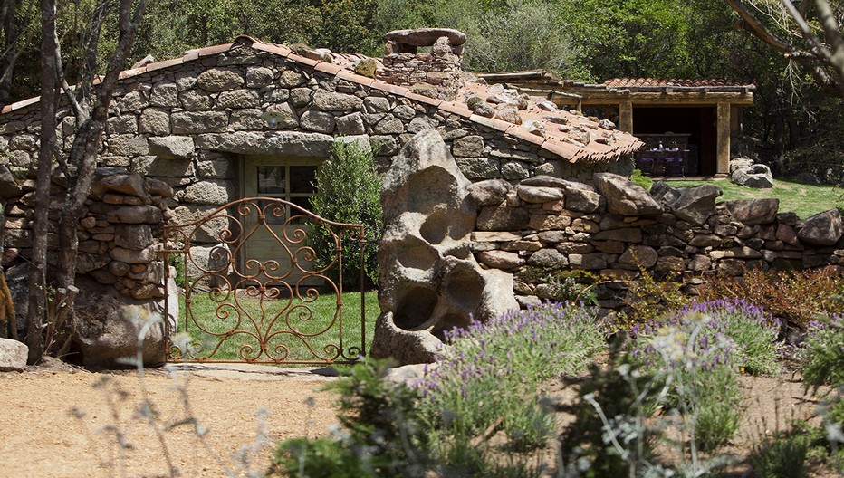 En tout, 19 bergeries et demeures du 17e siècle dissimulées dans le maquis et rénovées comme à leur origine qui offrent à leurs hôtes un confort élégant et rustique. Crédit photo Camille Moirenc