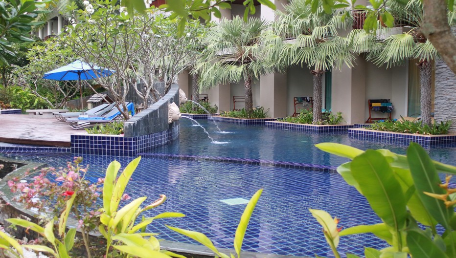 La magnifique piscine arborée et accessible depuis les chambres du rez-de-chaussée.  © Patrick Cros La magnifique piscine arborée et accessible depuis les chambres du rez-de-chaussée.  © Patrick Cros