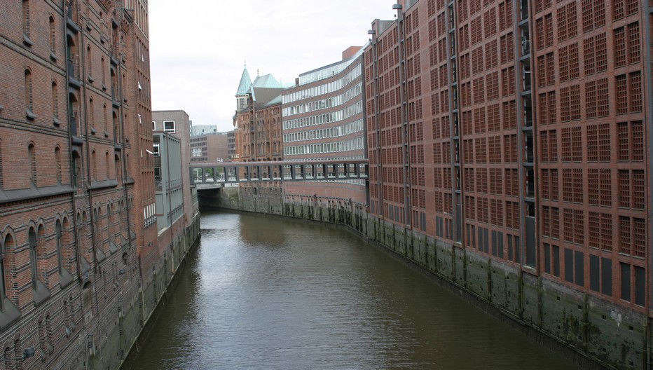 A découvrir le « Fameux Speicherstadt », le plus grand ensemble d’entrepôts au monde, datant du XIXème siècle © Richard Bayon