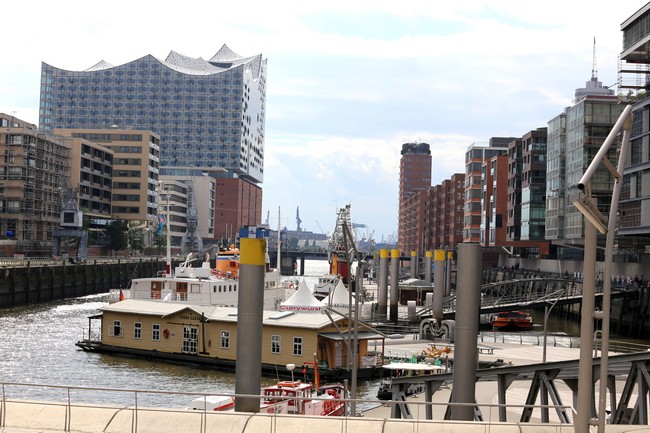 le quartier de HafenCity qui ressemble aux Docklands de Londres et au quartier de la Barcelonetta à Barcelone.© Loic Ducrey