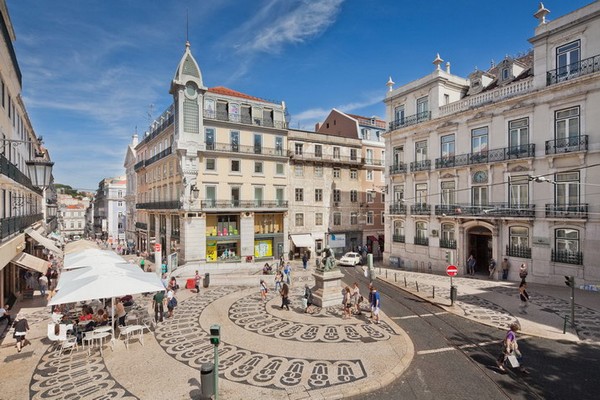 "Les prix d'investissement dans le quartier du Chiado se situent entre 6.500 et 10.000 euros" conclue Cécile Goncalves la directrice de l'agence Maison au Portugal. © www.visitportugal.com/fr