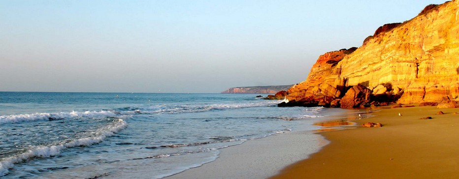 La magnifique plage de Praia (Portugal)  © www.visitportugal.com/fr