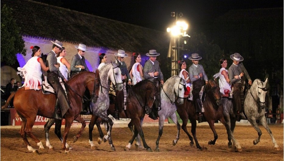 Spectacle exceptionnel de chevaux andalous dans une ambiance flamenco.  © O.T. Spain Spectacle exceptionnel de chevaux andalous dans une ambiance flamenco.  © O.T. Spain