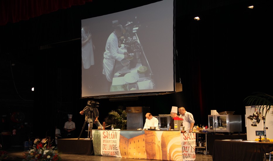 Démonstration gastronomique par les grands chefs présents  lors de la 14ème édition du  SILG. Un salon devenu également  un haut lieu de la littérature gourmande. © SILG