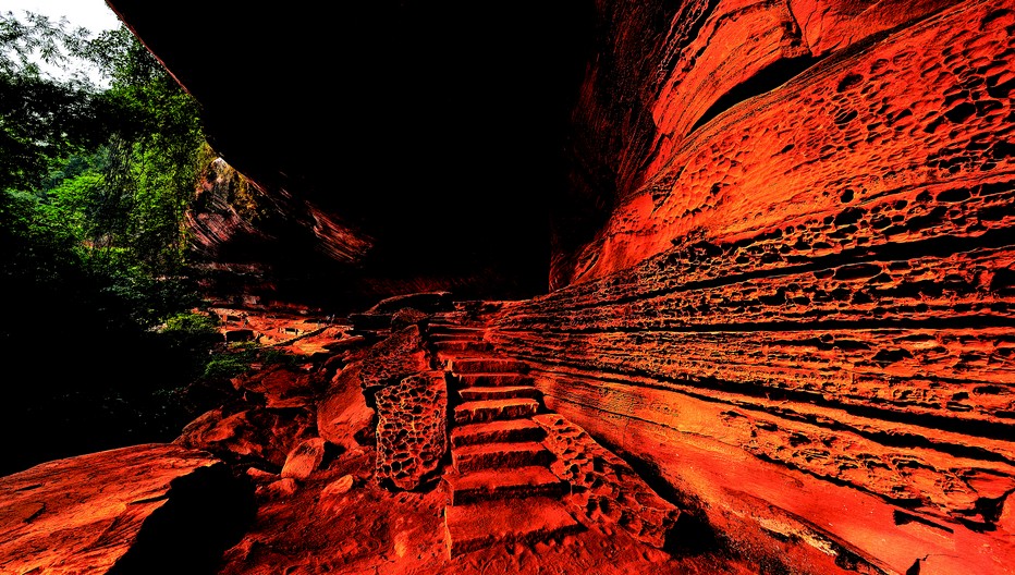 le Guizhou c'est un vaste jardin poussé sur des roches écarlates.  © Danxia  ONTC