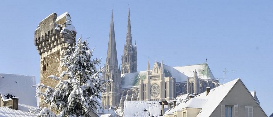 La Cathédrale de Chartres sous la neige.  © O.T.ville de Chartres