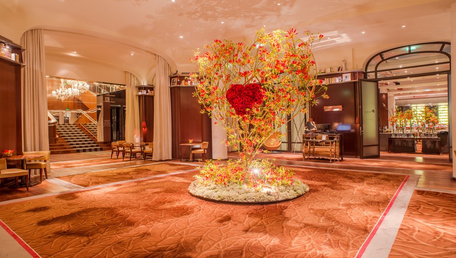 Pour la Saint-Valentin, les fleurs japonaises à l'honneur au Royal Monceau. © Jérome Puissant Pour la Saint-Valentin, les fleurs japonaises à l'honneur au Royal Monceau. © Jérome Puissant