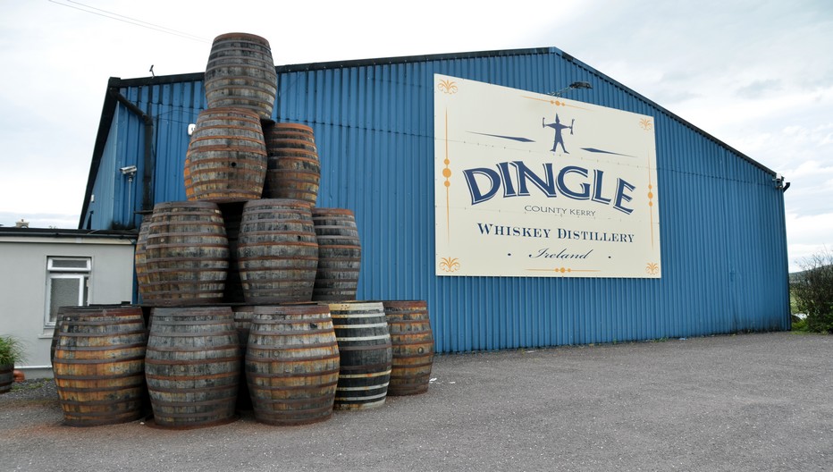 La Dingle Distillery a démarré depuis novembre 2012 la production de Whiskey irlandais (avec triple distillation), mais aussi de gin et de vodka.© David Raynal