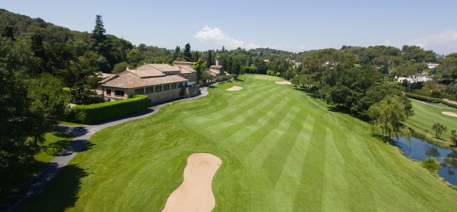 Construit en 1923, le Golf Country Club de Cannes Mougins offre un parcours exceptionnel d'authenticité sur 60 hectares de nature protégée.   © O.T. Mougins