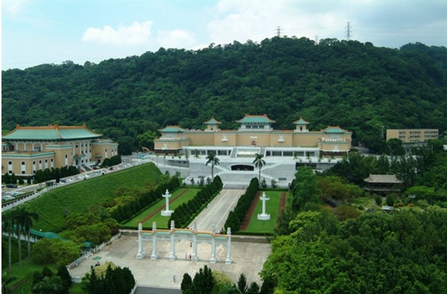 Collectionnées par les différents empereurs de Chine depuis le Xe siècle à commencer par Tai-Zu à l’époque des Song cette profusion de richesses transite ensuite par Nankin avant de rejoindre les murs protecteurs de la Cité Interdite.© Musée National du Palais