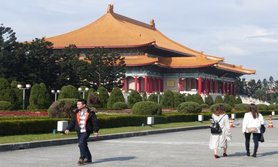 Les jardins du Mausolée de Tchang Kai-chek, mémoire du grand timonier local © C.Gary