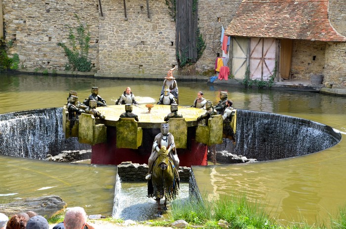 Les Chevaliers de la Table Ronde. Plongez dans l’univers fantastique de la légende arthurienne. Crédit photo Le Puy du Fou D.R.