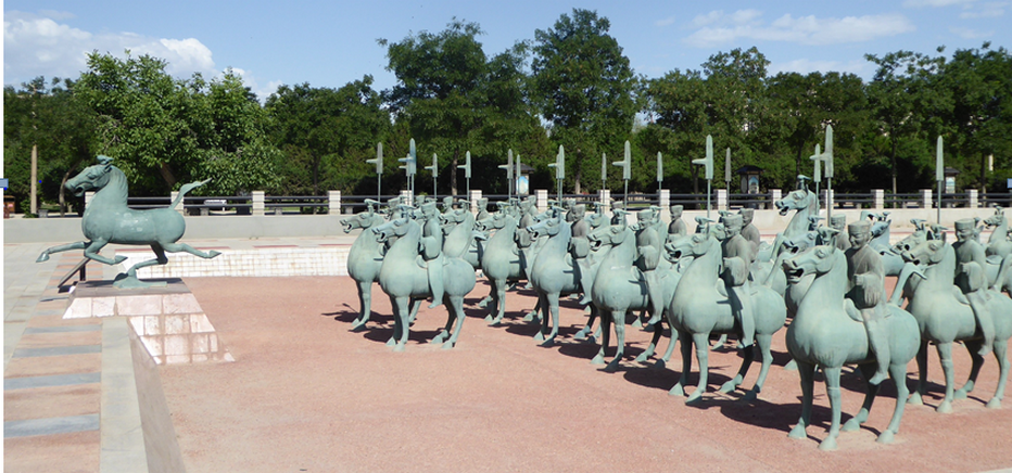 Cortège funéraire du Tombeau des Han (3è siècle ap. J_C)à Wuwei avec en tête le cheval volant . © Catherine Gary Cortège funéraire du Tombeau des Han (3è siècle ap. J_C)à Wuwei avec en tête le cheval volant . © Catherine Gary