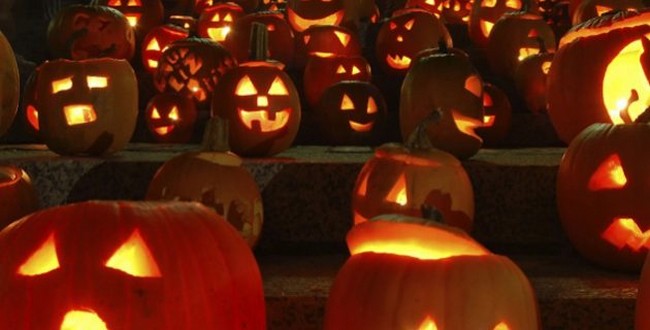 En Italie  Le 31 octobre, à l’occasion de la vigilia di Ognissanti (la Toussaint),  les enfants sculptent des citrouilles en forme de crânes et placent une bougie à l’intérieur..Copyright Lindigomag/Pixabay