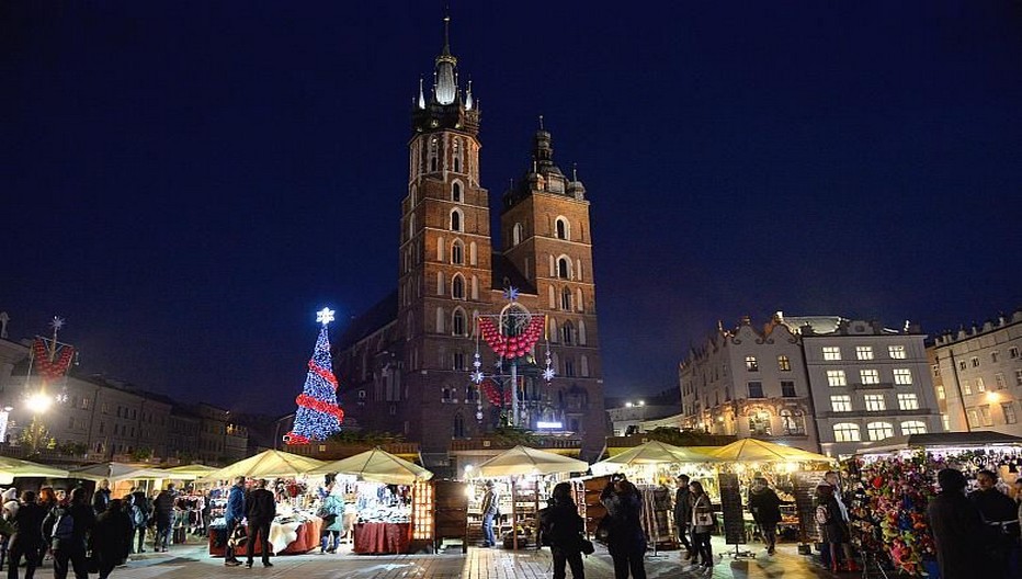 Lors de la période de l'Avent, le marché de Cracovie retrouve sa fonction commerciale séculaire. Crédit photo, Office de Tourisme de Pologne.
