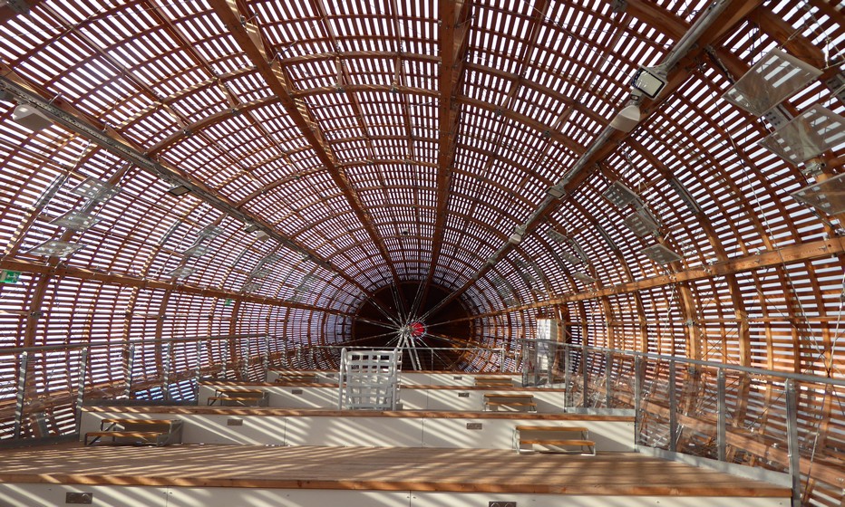 DOX -  A l'intérieur du dirigeable, une vaste salle de conférence. (Copyright C.Gary) DOX -  A l'intérieur du dirigeable, une vaste salle de conférence. (Copyright C.Gary)