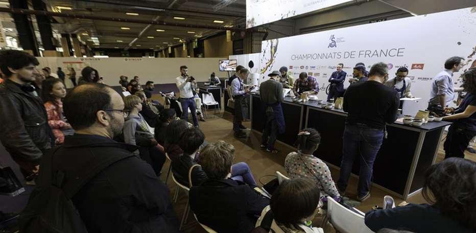 Pendant 5 jours, l’Espace Café de la Foire de Paris accueillera la deuxième série d’épreuves des Championnats de France de Café avec les compétitions Roasting, Cup Tasters et Latte Art. Copyright D.R. Pendant 5 jours, l’Espace Café de la Foire de Paris accueillera la deuxième série d’épreuves des Championnats de France de Café avec les compétitions Roasting, Cup Tasters et Latte Art. Copyright D.R.