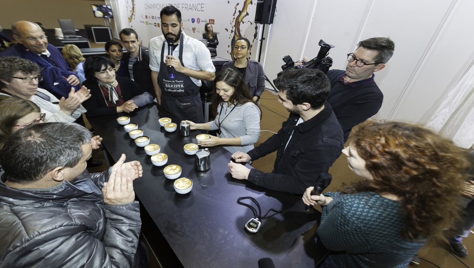 Artisans de la torréfaction, sommeliers du café et artistes sur tasses, se livrent à des duels épiques pour obtenir le titre de Champion de France.Copyright D.R.