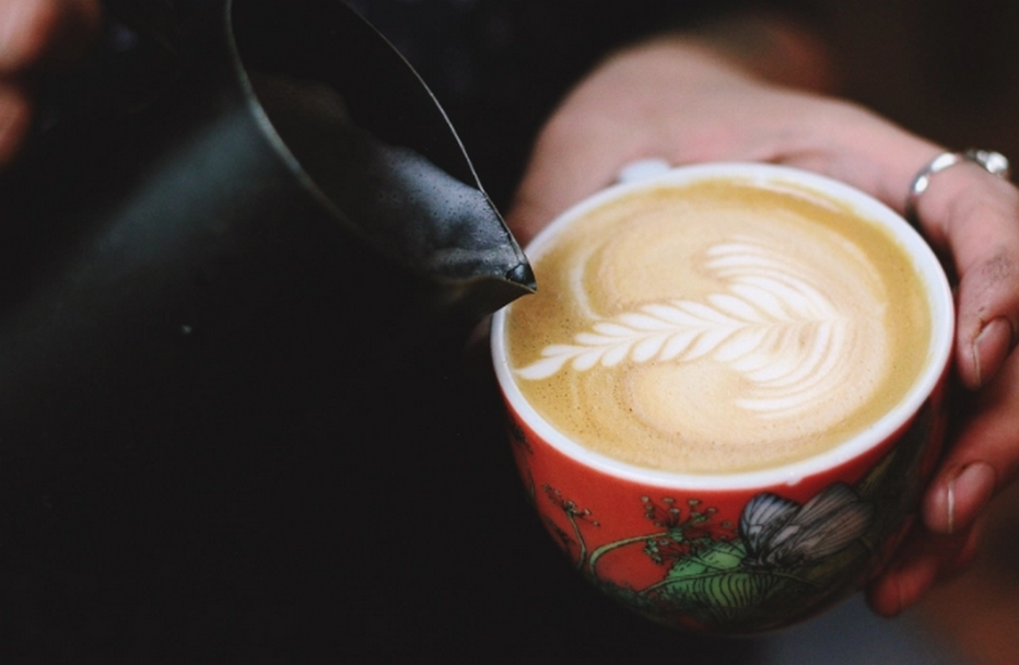 Les artistes ne manqueront pas et vous démontreront les secrets d'un dessin sur café.  Copyright Foire de Paris