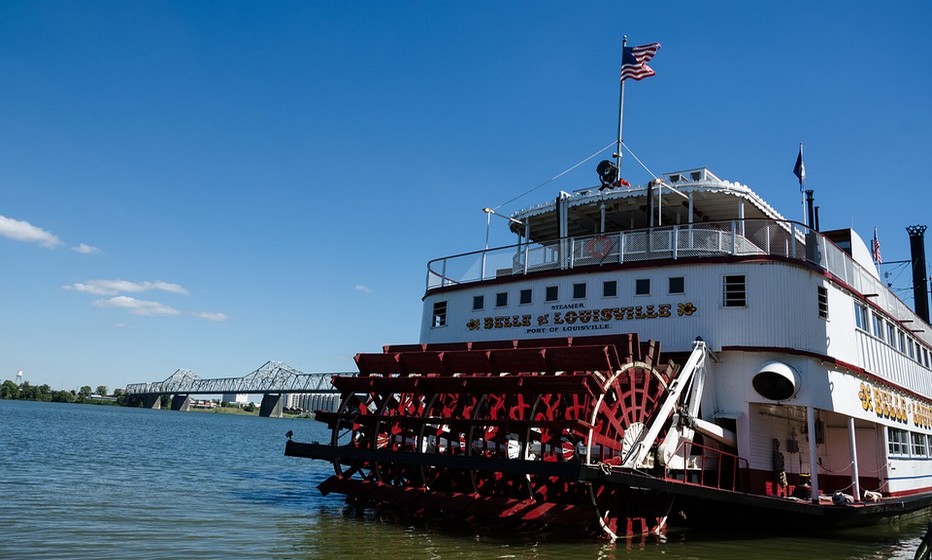 L'un des magnifiques bateaux à roues à aubes sillonnant pour des croisières l' Ohio River  © Lindigomag/Pixabay