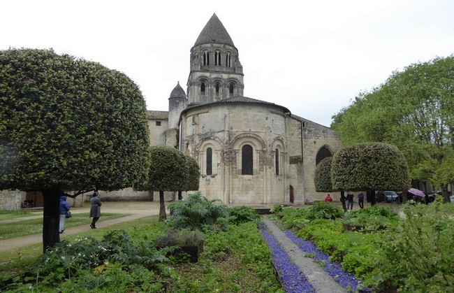 Balade dans les jardins de l'abbaye .© C.Gary