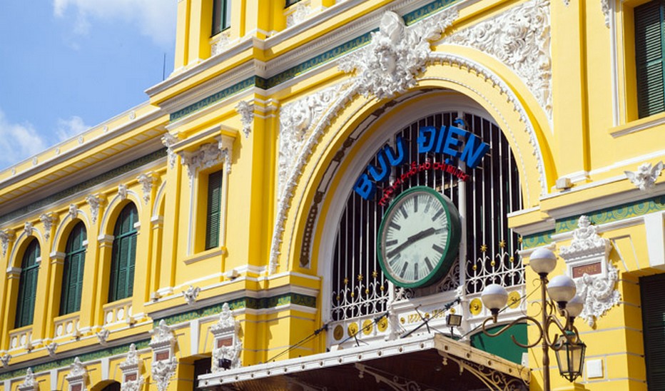 Grande horloge de la poste centrale de Saïgon Buu Dien © Vietnam Tourisme