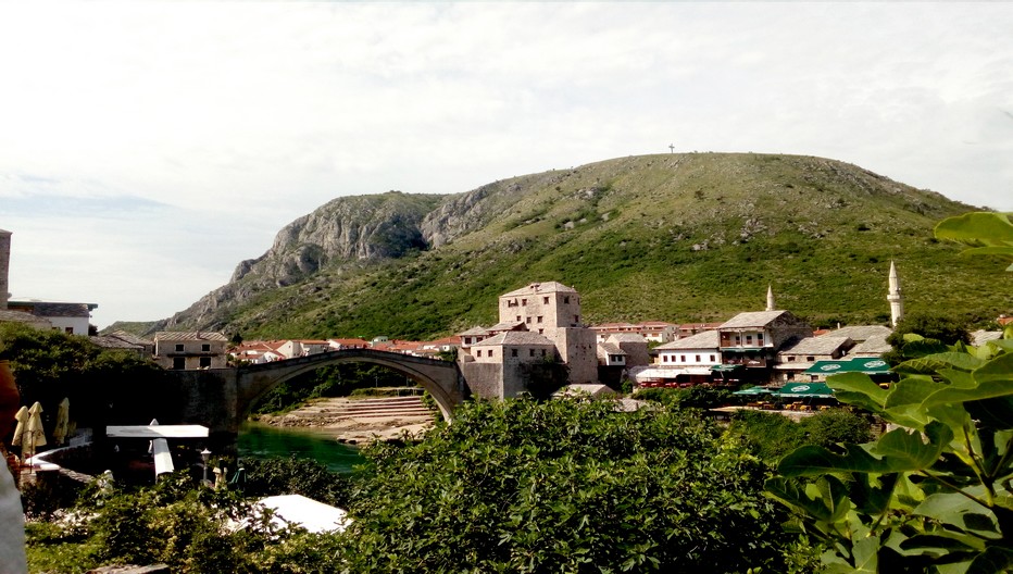 Pont de Mostar. Le Stari Most qui donne son nom à la ville. Reconstruit après la guerre, ce pont du XVIème siècle est inscrit au Patrimoine Mondial de l’Unesco © FS