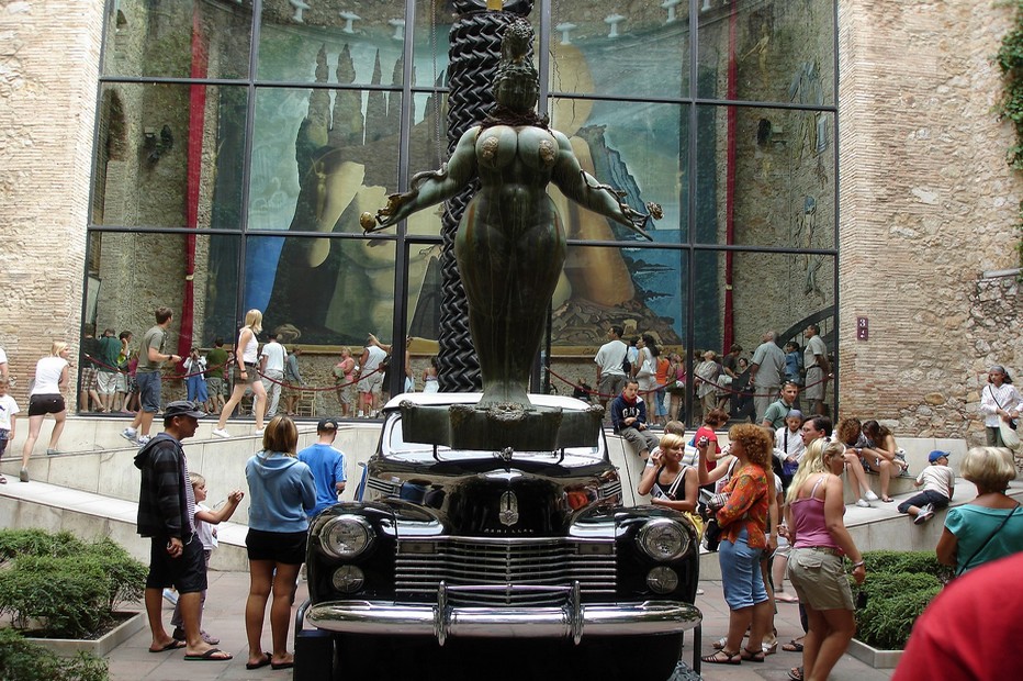 Theatre-Musée Dali Hall d'entrée, copyright Fundació Gala-Salvador Dalí, Figueres, 2019.