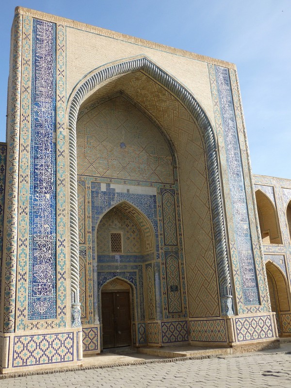 Porte de la mosquée Bibi-Khanoum ou le Gor Emir (mausolée de Tamerlan et de ses descendants). @ Pixabay