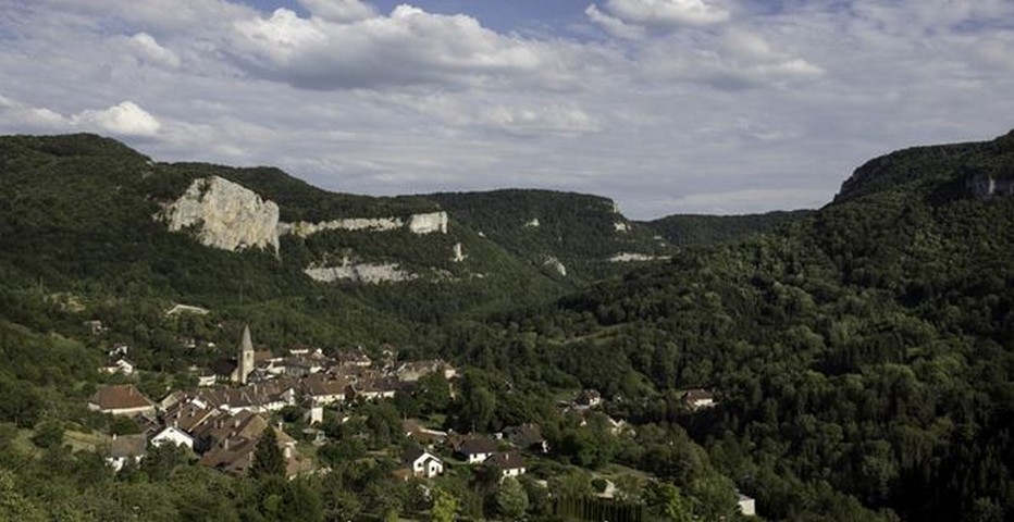 Vue de surplomb d'Ornans . @ C.Gary Vue de surplomb d'Ornans . @ C.Gary