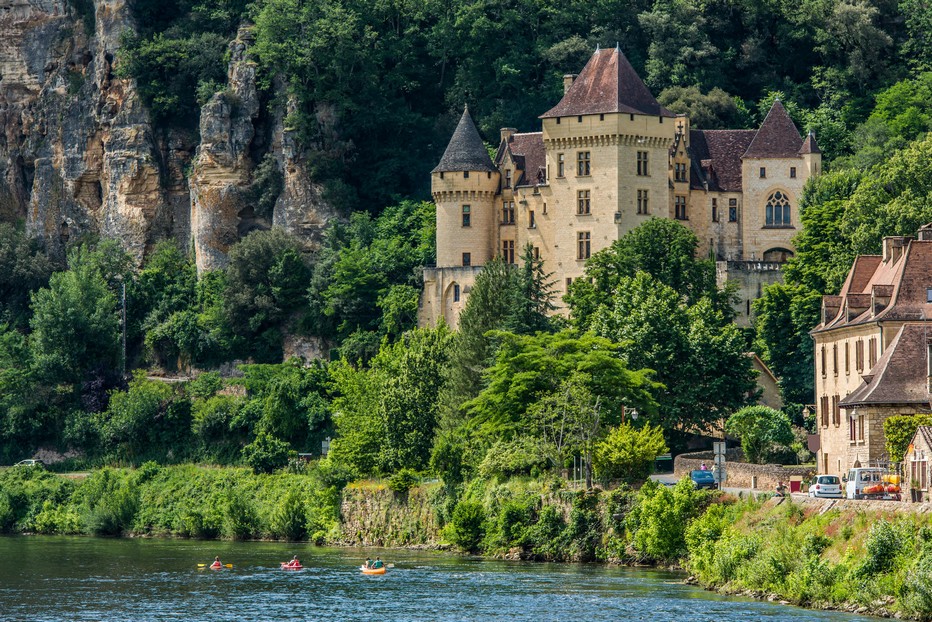 "La Roque Gageac près de Sarlat, capitale du Périgord noir, site touristique…".@ Pixabay/lindigomag