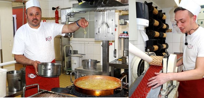 de gauche à droite : Pascal, directeur de production et artisan confiseur, présente le résultat de la cuisson au grand cassé. ©Bertrand Munier ; Le passage dans des cylindres en bronze donne la forme souhaitée au bonbon. ©Bertrand Munier