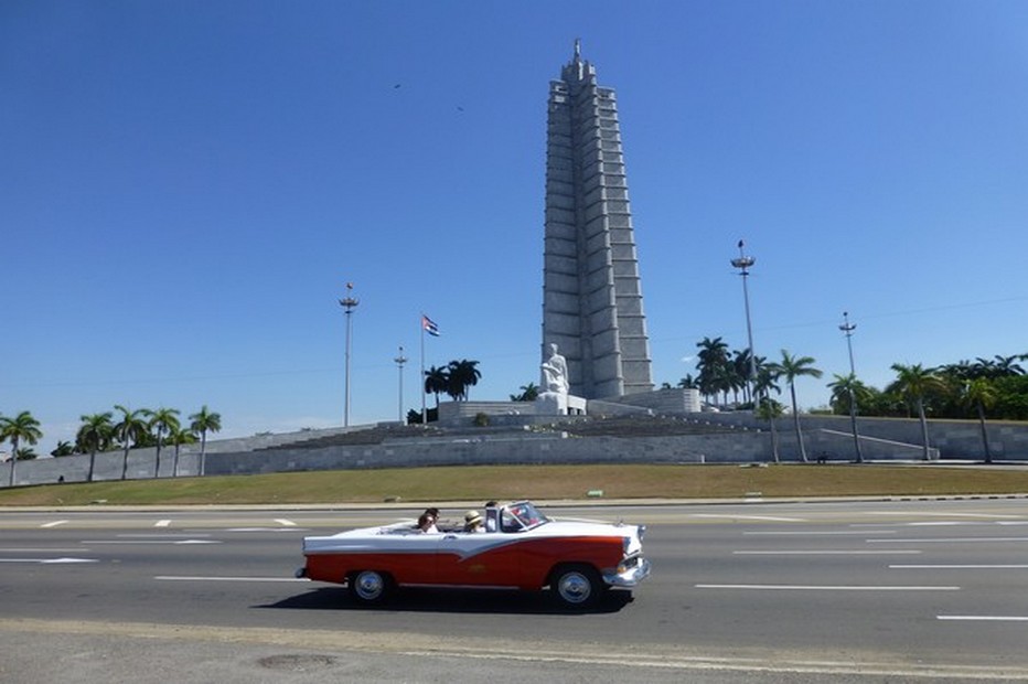 La Havane et le plaisir de la découvrir à bord d'une vieille américaine. @ C.Gary