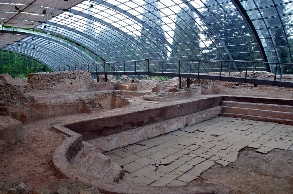 Les thermes romains de Badenweiler sont communément considérés comme les mieux conservés au nord des Alpes. Depuis 2001, un toit de verre spectaculaire et plusieurs fois primé protège les vestiges des thermes. Il est l’œuvre du bureau d’ingénieur Schlaich, Begermann und Partner à Stuttgart. Crédit photo David Raynal.