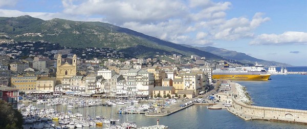 Le port de Bastia et la vieille ville. Crédit photo D.R.