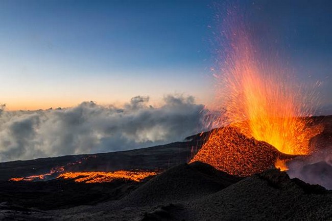 Le Piton de la Fournaise une nouvelle fois en ébullition. Copyright IRT Luc Perrot