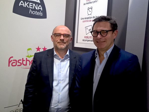 Marc Plisson (à droite) et Frédéric Hourmant (à gauche), le président de la chaîne hôtelière Akena et le directeur général de la coopérative hôtelière Fasthotel, ont annoncé officiellement la création d’un GIE (Groupement d’Intérêt Economique) qui scelle leur fusion. Copyright David_Raynal Marc Plisson (à droite) et Frédéric Hourmant (à gauche), le président de la chaîne hôtelière Akena et le directeur général de la coopérative hôtelière Fasthotel, ont annoncé officiellement la création d’un GIE (Groupement d’Intérêt Economique) qui scelle leur fusion. Copyright David_Raynal